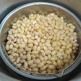 圧力鍋で簡単、蒸し大豆